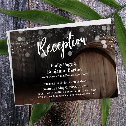Invitation Réception Typographie Rustique Fût de Bois et Lumi