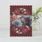 Invitation Red Christmas Wreath Floral Holiday Photo Card (Debout devant)