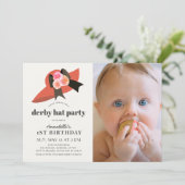 Invitation Red Derby Casquette Rose 1er anniversaire de fête  (Debout devant)