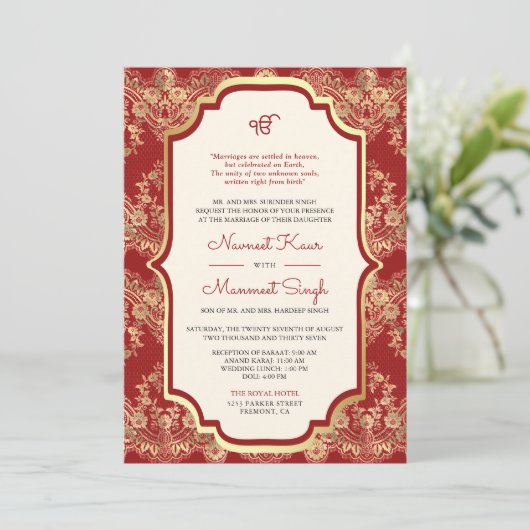 Invitation Red Gold Lace QR Code Anand Karaj Sikh Mariage (Debout devant)