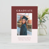 Invitation Red Modern Simple Typographie Photo Graduation (Debout devant)