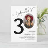 Invitation Regarde qui a 30 ans ! Photo moderne 30e anniversa (Debout devant)