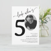 Invitation Regarde qui a 50 ans ! Photo moderne 50e anniversa (Debout devant)