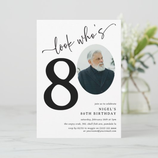 Invitation Regarde qui a 80 ans ! Photo moderne 80e anniversa (Debout devant)