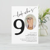 Invitation Regarde qui a 90 ans ! Photo moderne 90e anniversa (Debout devant)