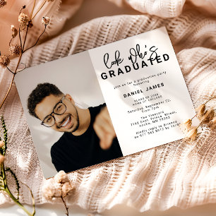 Invitation Regardez qui a obtenu son diplôme Photo Fête de re