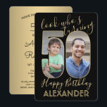 Invitation Regardez qui est 50 Black & Gold Anniversaire Part<br><div class="desc">Regardez qui a 50 ans ! Famille Invitation et amis à une élégante célébration du cinquantième anniversaire pour lui ou elle avec personnalisation 2 invitations de fête photo. Les images et le libellé de ce modèle sont simples à personnaliser. (CONSEIL EN MATIÈRE DE PLACEMENT D'IMAGE : Une façon simple de...</div>