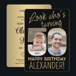 Invitation Regardez qui est 50 Black & Gold Anniversaire Part<br><div class="desc">Regardez qui a 50 ans ! Famille Invitation et amis à une élégante célébration du 50e anniversaire pour lui ou elle avec 2 invitations personnalisées de fête photo. Les images et le libellé de ce modèle sont simples à personnaliser. (CONSEIL EN MATIÈRE DE PLACEMENT D'IMAGE : Une façon simple de...</div>
