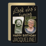 Invitation Regardez qui est 75 Black & Gold Anniversaire Part<br><div class="desc">Regardez qui a 75 ans ! Famille Invitation et amis à une élégante fête du 75e anniversaire pour lui ou elle avec 2 invitations personnalisées pour la fête photo. Les images et le libellé de ce modèle sont simples à personnaliser. (CONSEIL EN MATIÈRE DE PLACEMENT D'IMAGE : Une façon simple...</div>