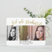 Invitation Regardez qui est diplômé Graduation 2 Photo Celebr (Debout devant)