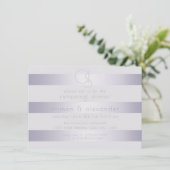 Invitation Répétition | Monogramme en argent violet en bande  (Debout devant)