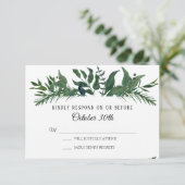 Invitation Réponse de mariage Feuillage de forêt émeraude Feu (Debout devant)