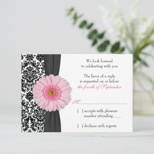Invitation Réponse RSVP de mariage en damassé avec gerbera ro (Debout devant)