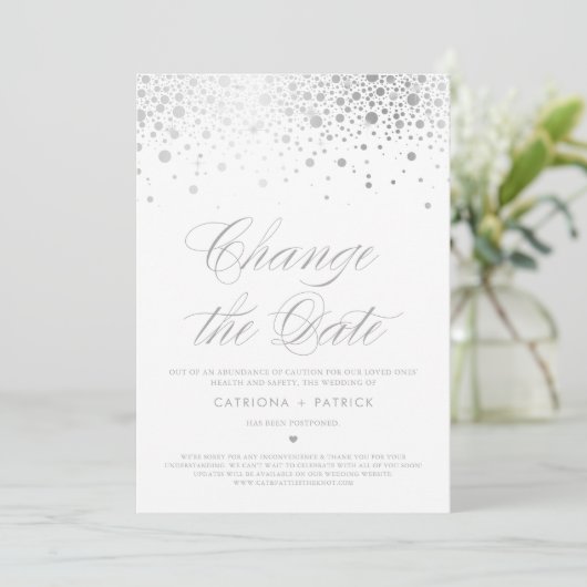 Invitation Report de date Confettis en feuille d'argent (Debout devant)