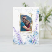 Invitation RÉSERVEZ LA DATE | Lavande d'aquarelle - bleu pous (Debout devant)