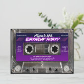 Invitation Retro 80s Cassette à thème Mixtape fête d'annivers (Debout devant)