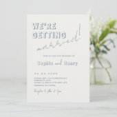 Invitation Retro bleu poussiéreux Fun Wavy Mariage manuscrit (Debout devant)