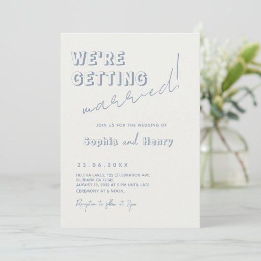 Invitation Retro bleu poussiéreux Fun Wavy Mariage manuscrit (Debout devant)