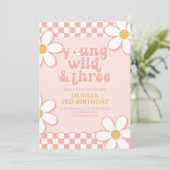 Invitation Retro Check Young Wild Three Pink Daisy (Debout devant)