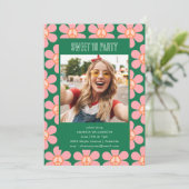 Invitation Retro Fleur Paix Rose Vert Sweet 16 Party Photo (Debout devant)