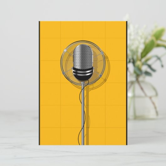 Invitation Retro Microphone on Bold Yellow (Debout devant)