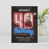Invitation Retro Neon Surprise 40e anniversaire (Debout devant)