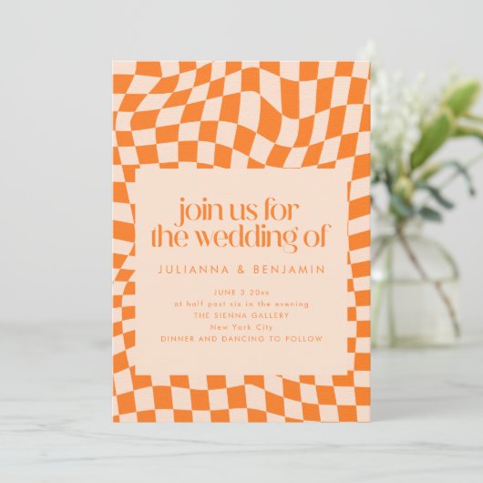 Invitation Retro Orange Abstract Check Wedding QR Code RSVP (Debout devant)