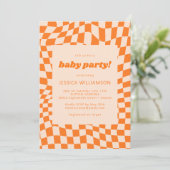 Invitation Retro Orange Abstrait Checkerboard Baby Party (Debout devant)