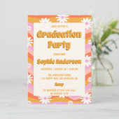 Invitation Retro Pink Groovy Daisy Floral Graduation Party  (Debout devant)