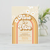 Invitation Retro Rainbow Nine est une Vibration Groovy 9e Ann (Debout devant)