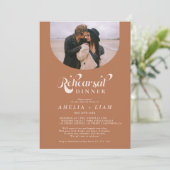 Invitation Retro script photo dîner de répétition en terre cu (Debout devant)