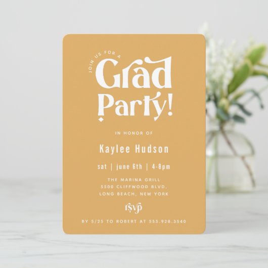 Invitation Retro Type Graduation Party (Debout devant)