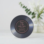 Invitation Retro Vinyl Record Noir Mariage Enregistrer la Dat (Debout devant)