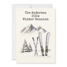 Réunion de famille à la montagne enneigée de ski à