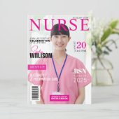 Invitation Revue de soins infirmiers rose élégant diplômé en  (Debout devant)