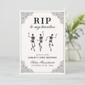 Invitation RIP à mon anniversaire de 20 ans pour le week-end (Debout devant)