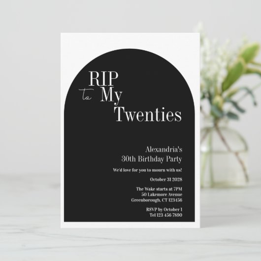 Invitation RIP gothique 20s 30e fête d'anniversaire Noir et b (Debout devant)