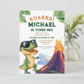 Invitation Roar Boy Trois Rex Dinosaur Volcano 3e anniversair (Debout devant)