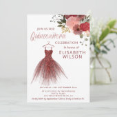 Invitation Robe bordeaux florale glittery Quinceañera (Debout devant)