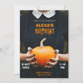 Invitation Robe noire fille tenant citrouille anniversaire (Devant)