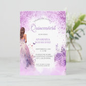 Invitation Robe violette pour Quinceañera papillons floraux (Debout devant)