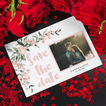 Invitation Romantic Blush PInk Floral Photo Enregistrer la da<br><div class="desc">Annoncez votre journée spéciale avec cette photo florale rose rose romantique Save the Date Invitation, conçue pour capturer l'élégance et la joie de votre prochain mariage. Cette invitation présente une douce palette rose vif ornée de délicats flancs d'aquarelle, créant une atmosphère enchanteresse et romantique qui donne le ton de votre...</div>