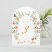 Invitation Romantic Floral Arched Wedding Table Numbers (Debout devant)