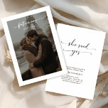 Invitation Romantic Photo Script Future Mme Fête des mariées<br><div class="desc">Célébrez la future mariée avec une invitation à la douche nuptiale magnifiquement conçue, à la fois moderne et chaleureuse. Doté d'une élégante mise en page photo et d'un script manuscrit fantaisiste, cette carte personnalisable apporte une touche romantique et personnelle à votre événement. Son design minimaliste est parfait pour une célébration...</div>
