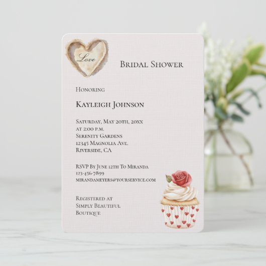 Invitation Romantique Red Rose Hearts Cupcake Fête des mariée (Debout devant)