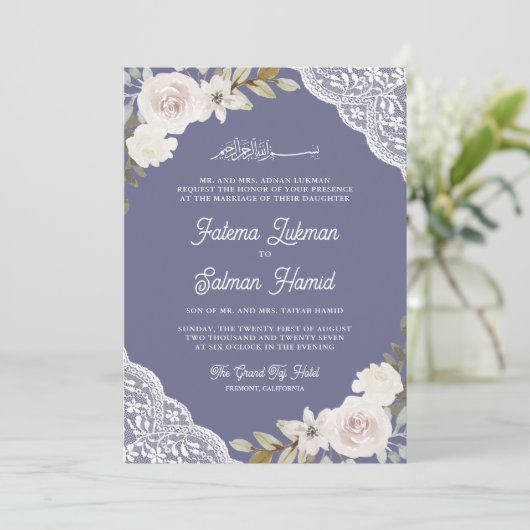 Invitation Rose blanche dentelle mauve mauve QR Code Mariage  (Debout devant)