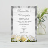 Invitation Rose blanche sur mariage gris argenté (Debout devant)