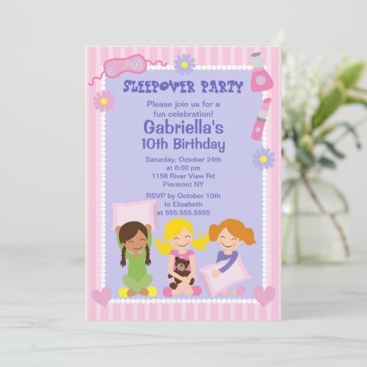 Invitation rose d'anniversaire d'amusement de (Debout devant)