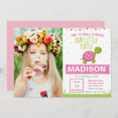 Invitation rose d'anniversaire de tortue avec la (Devant / Derrière)