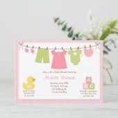 Invitation rose de baby shower de blanchisserie (Debout devant)